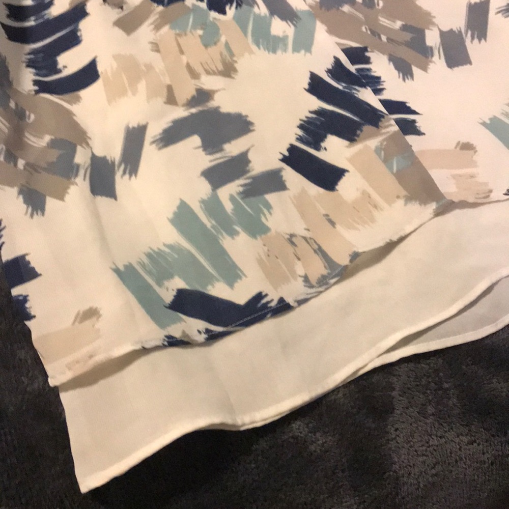 Banana Republic bar-back v-neck blouse, small - Picture 3 of 9